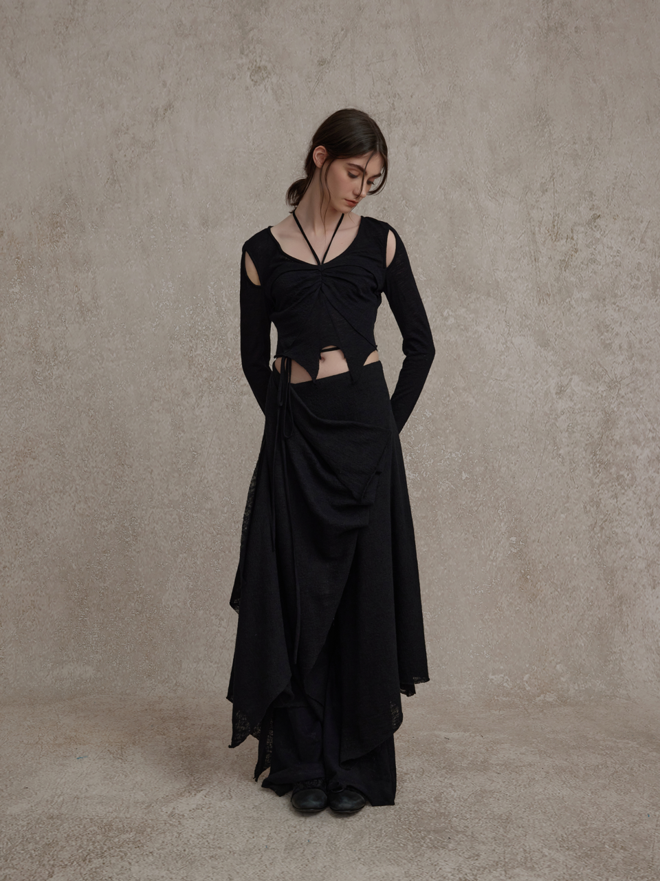 ELYWOOD 24AW Black Wool Maxi Skirt model