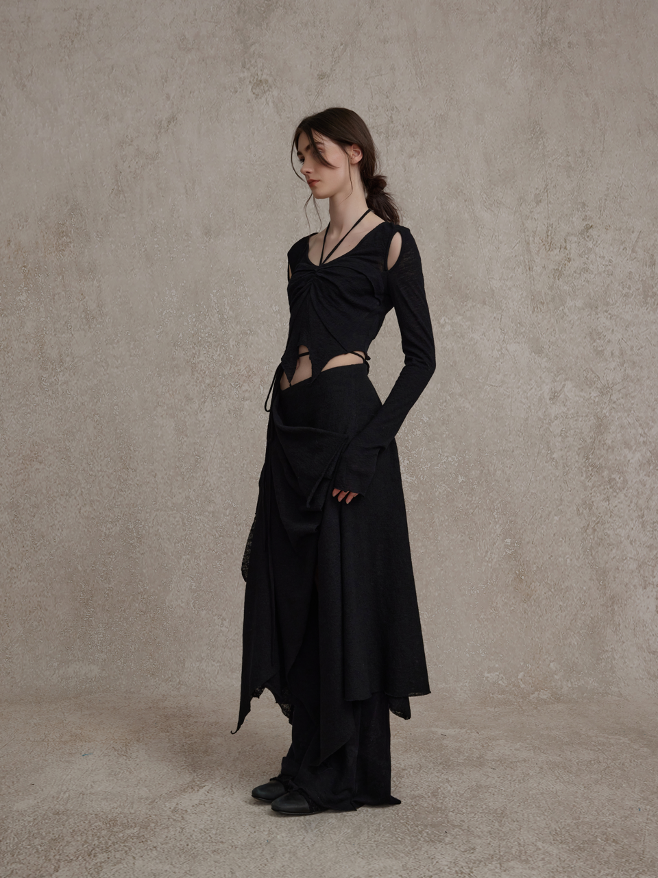 ELYWOOD 24AW Black Wool Maxi Skirt model side