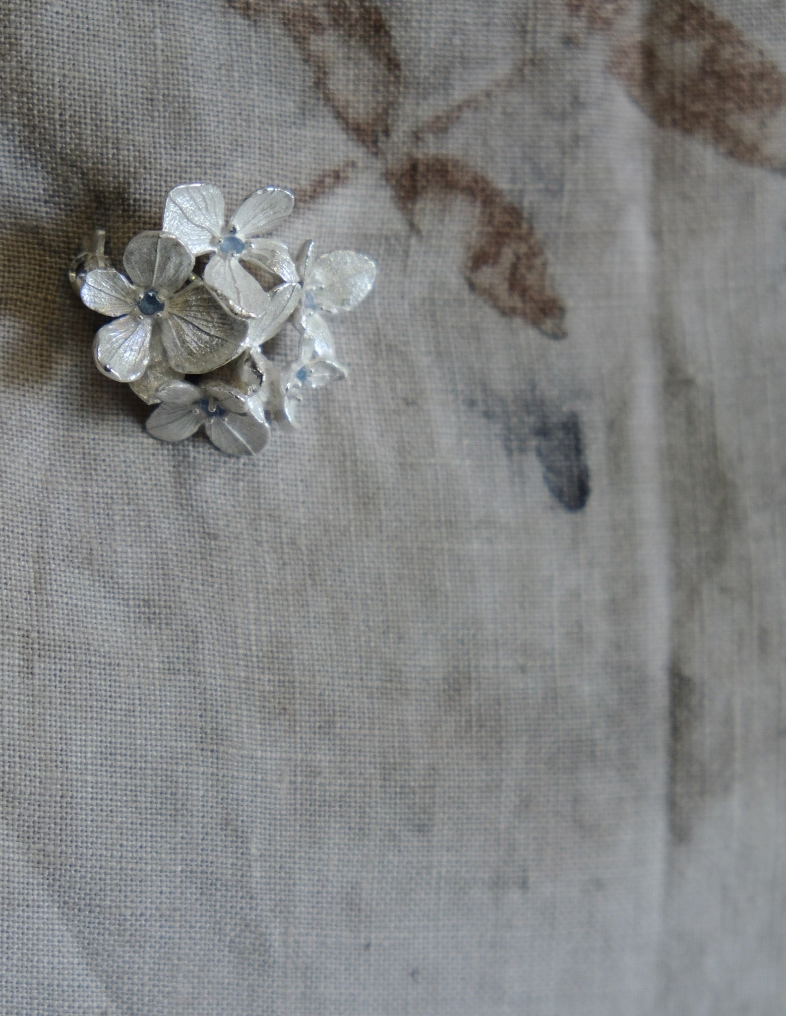 FireFlies Silver Flower Pearl brooch 3