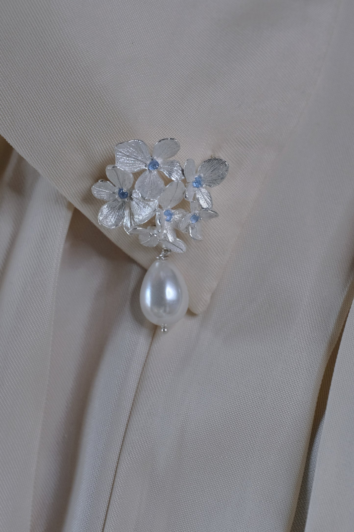 FireFlies Silver Flower Pearl Brooch 2