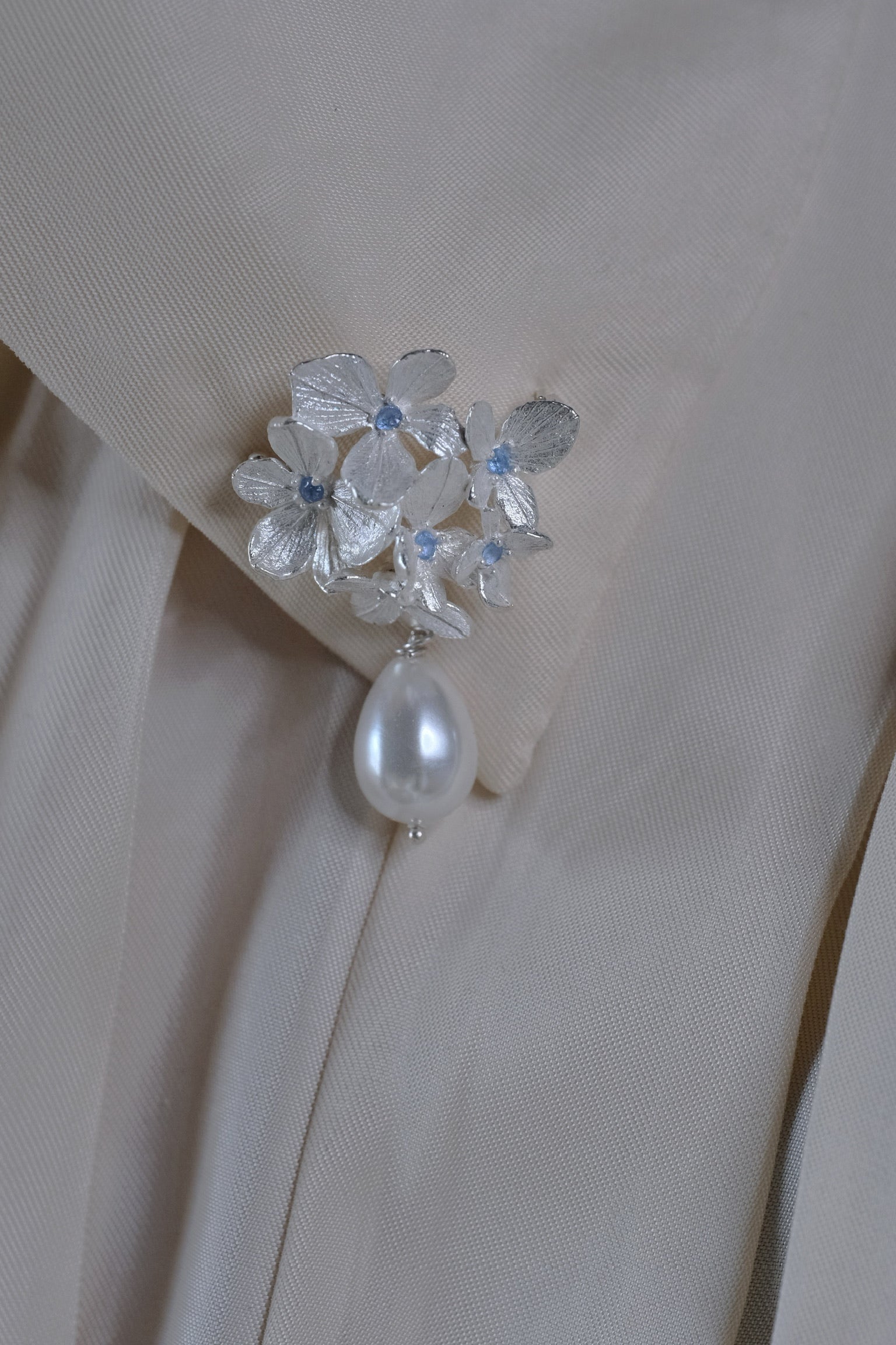 FireFlies Silver Flower Pearl Brooch 2