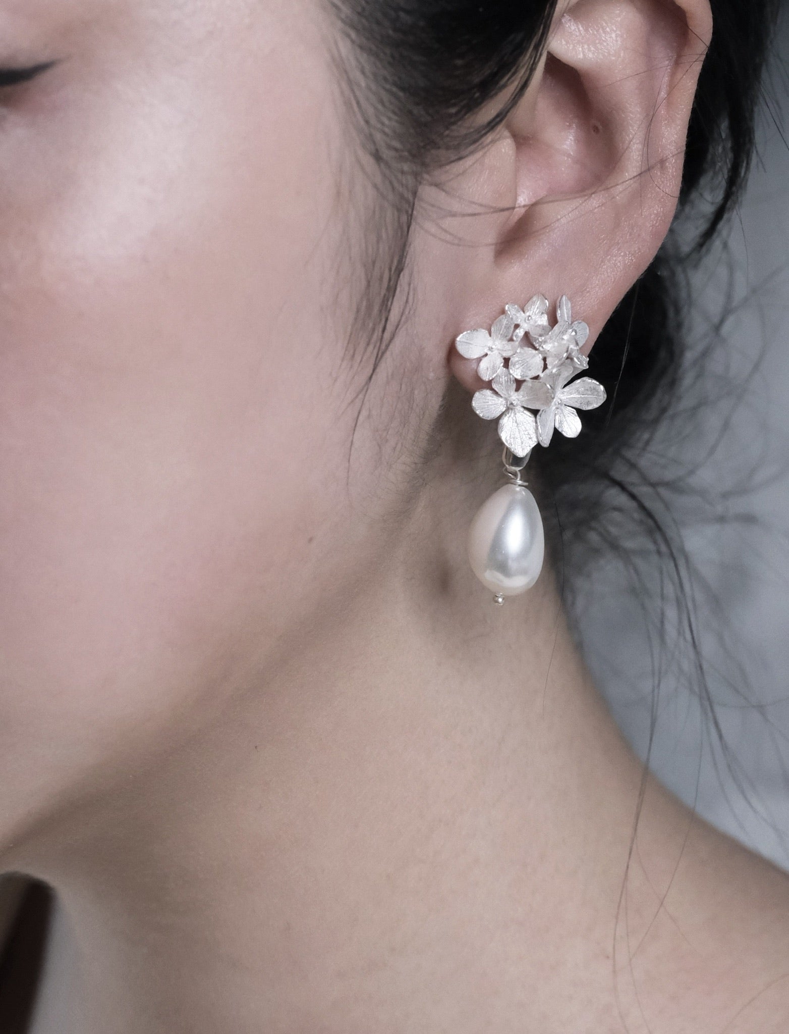 Hydrangea Pearl Earrings in Silver