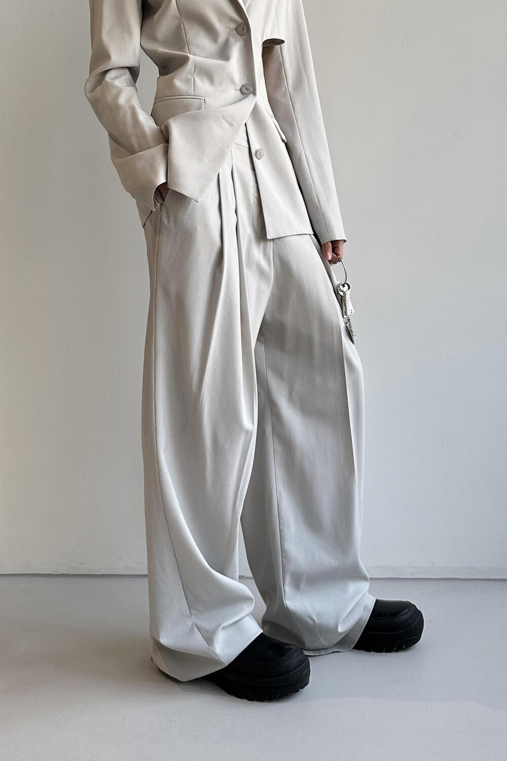 Basic Long Trousers in Light Grey